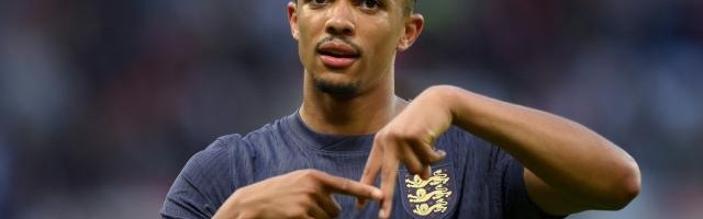 KaiyunSports-开云体育-三狮后腰谁搭赖斯？索斯盖特和网友都想选阿诺德！