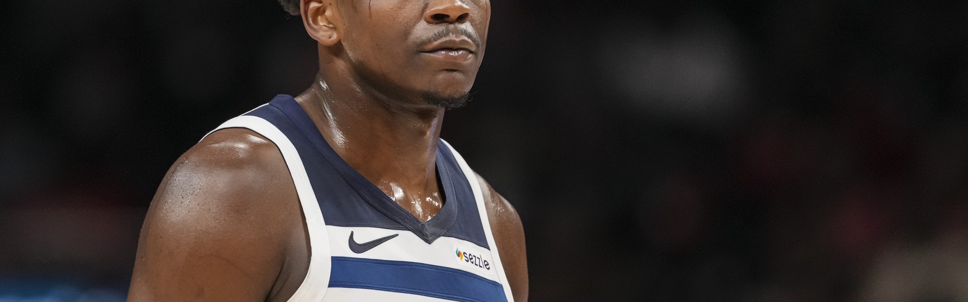 关键球突破文班抛投！爱德华兹：他太高了 如果跳投肯定会被他帽~