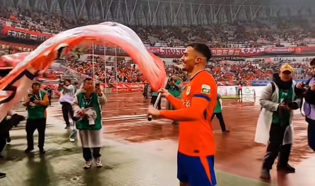 KaiyunSports-开云体育-阿尔瓦罗：我还在慢慢进步，个人的体能状态也在慢慢提高